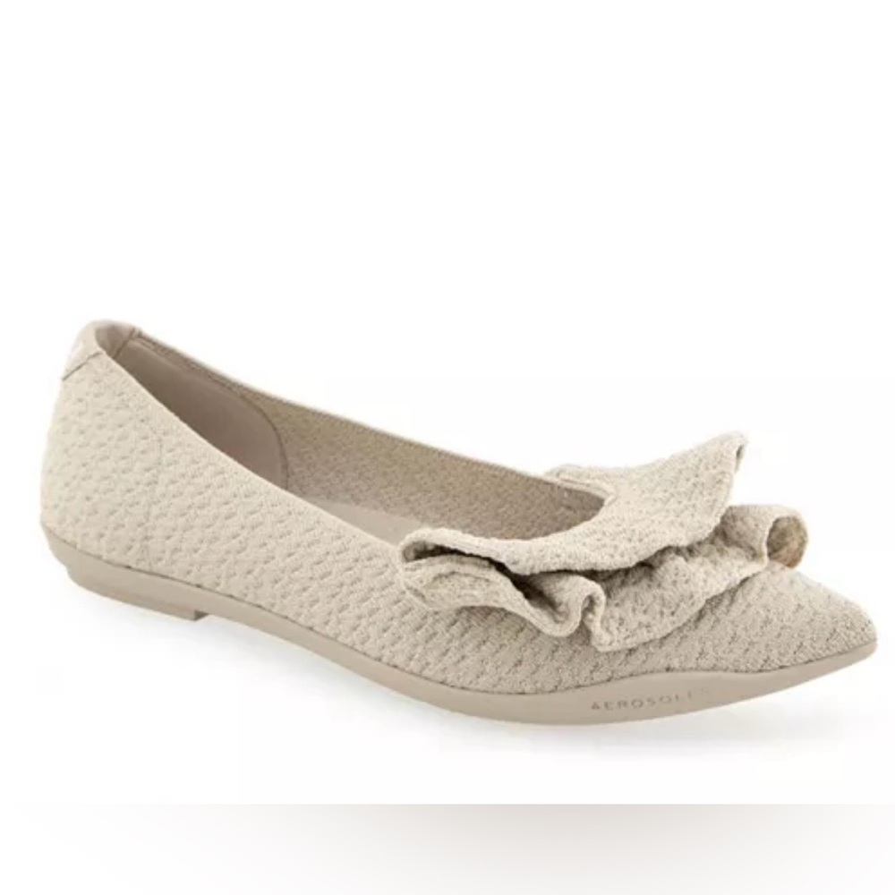 NIB AEROSOLES Women's Tan Ruffle Flats -- 12W
